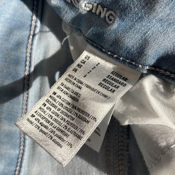 American Eagle Super Super Stretch Ripped Jeans - Picture 8 of 8